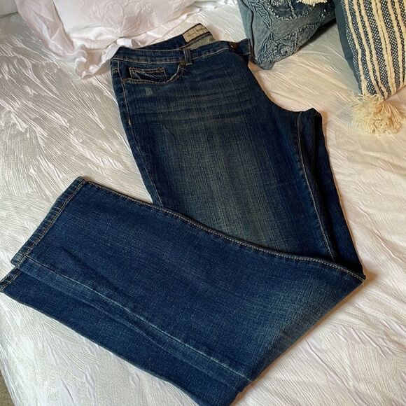 Vintage America. Slim Boyfriend jeans. Distressed. - 10/29-Like New - Picture 6 of 11